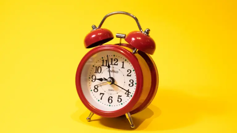 How to Reset Your Sleep Schedule Gradually Before September