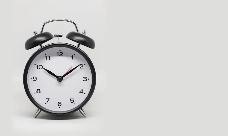 How to Reset Your Sleep Schedule Gradually Before September