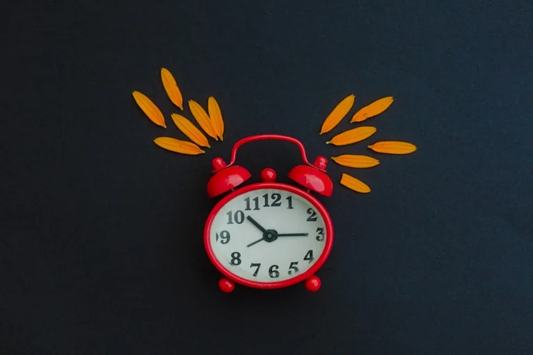 How to Reset Your Sleep Schedule Gradually Before September