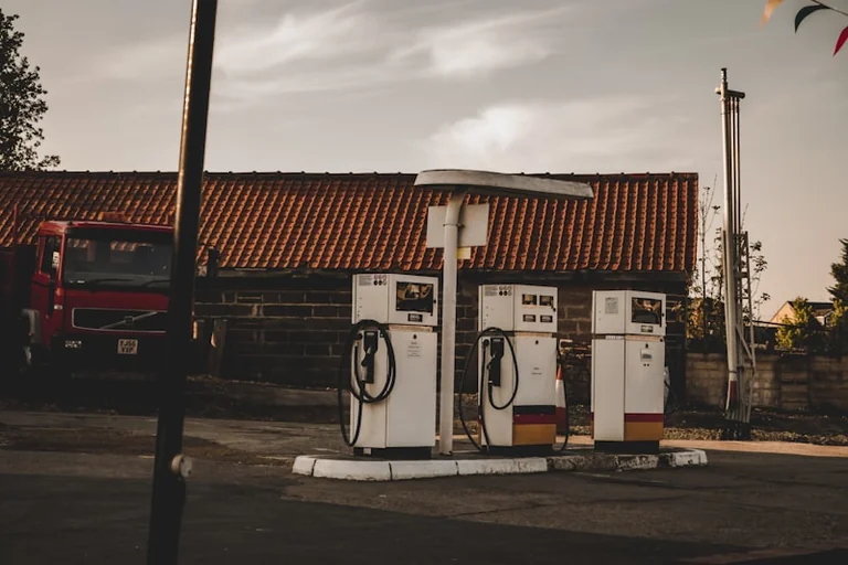 UK bank holiday fuel gap: 5p saves £2.50 on a fill