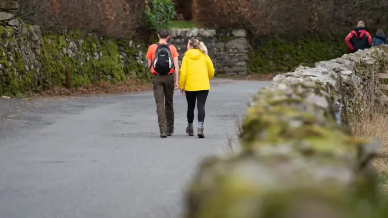 Walking After Meals: Real Benefits, Limits and Safety