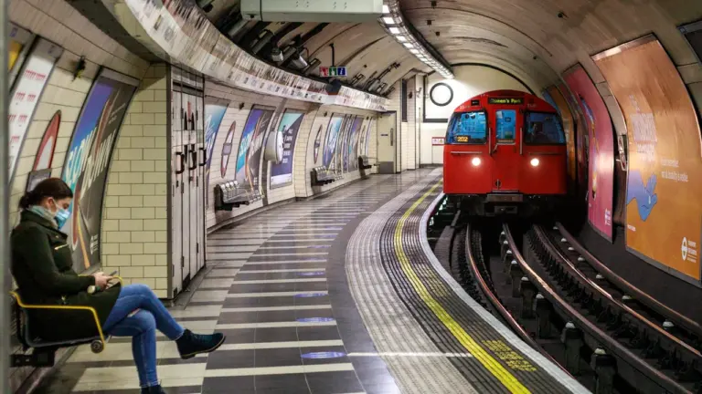 Waterloo and Victoria Rail Disruption: Commuter Advice