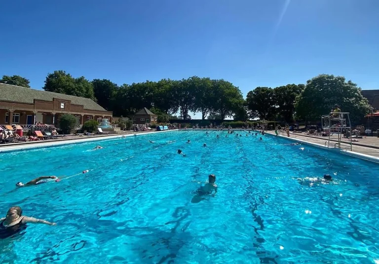 Hitchin Doggy Splash opens £18 slots for 10–11 September