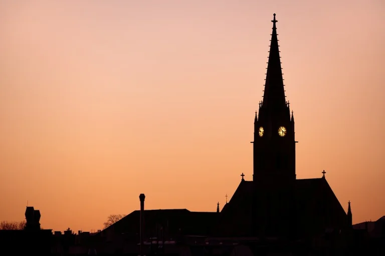 UK clocks go back on 25 October 2026: why evenings get darker