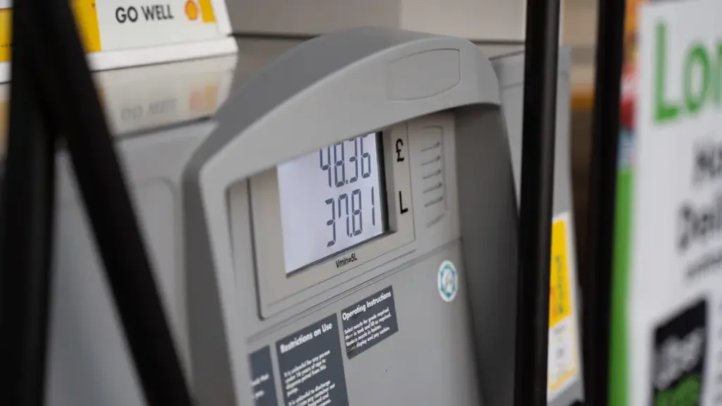 How to compare nearby petrol prices with Fuel Finder