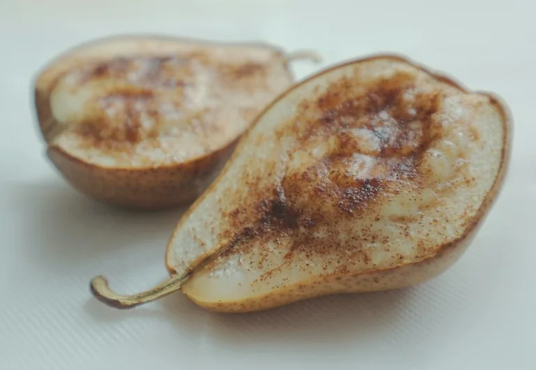 Pear and Cinnamon Porridge for a Cooler Autumn Morning