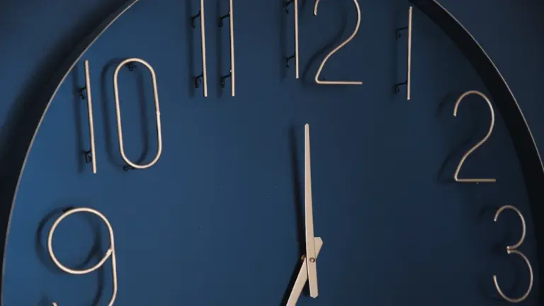 UK Clocks Go Back on 1 November: Check Your Timers